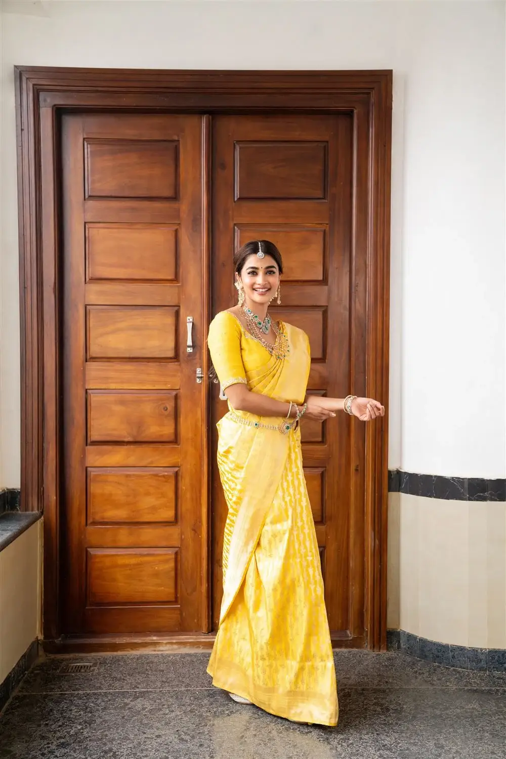 TELUGU ACTRESS POOJA HEGDE IN YELLOW SILK SAREE 3